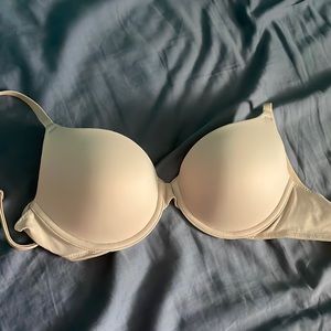 32C cream T-shirt bra Victoria’s Secret